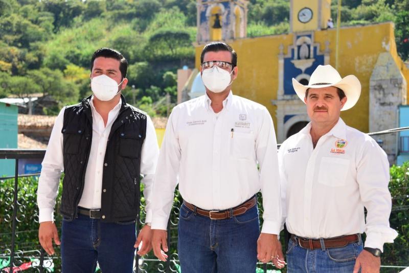 Toño Echevarría entrega obras en la Yesca