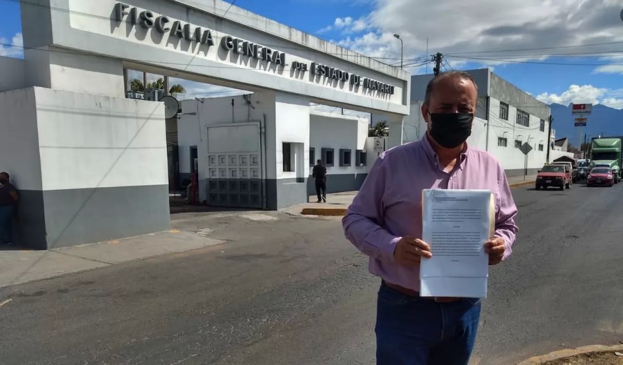 Denuncian la entrega irregular de mil permisos de taxis