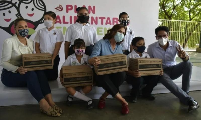 Sinaloa. Entregan despensas a familias ante posible desaparición de las Escuelas de Tiempo Completo