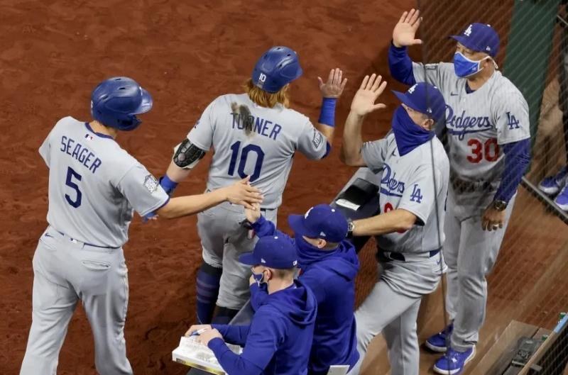 Dodgers toman ventaja en la Serie Mundial