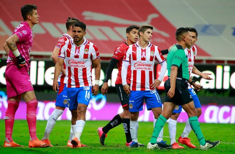 Confirman tres casos de COVID-19 en plantel de Chivas