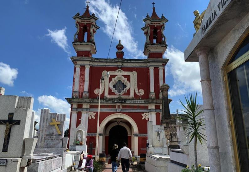 Tepic. Panteones permiten acceso para limpiar y pintar tumbas