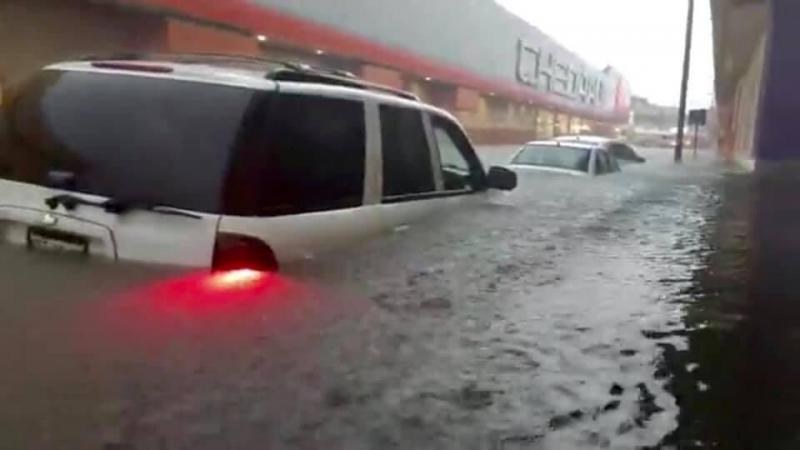 ¡Villahermosa bajo el agua!: Colapsan lluvias la capital tabasqueña
