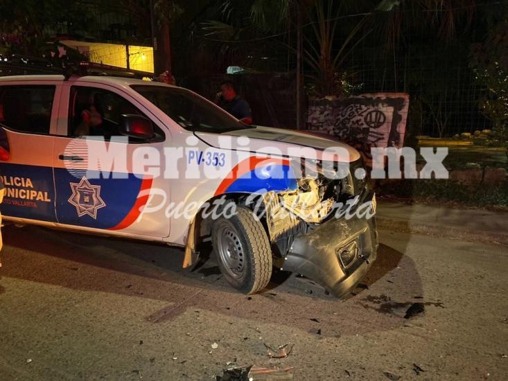 Al intentar escapar en auto robado… ¡chocó de frente  con una patrulla!