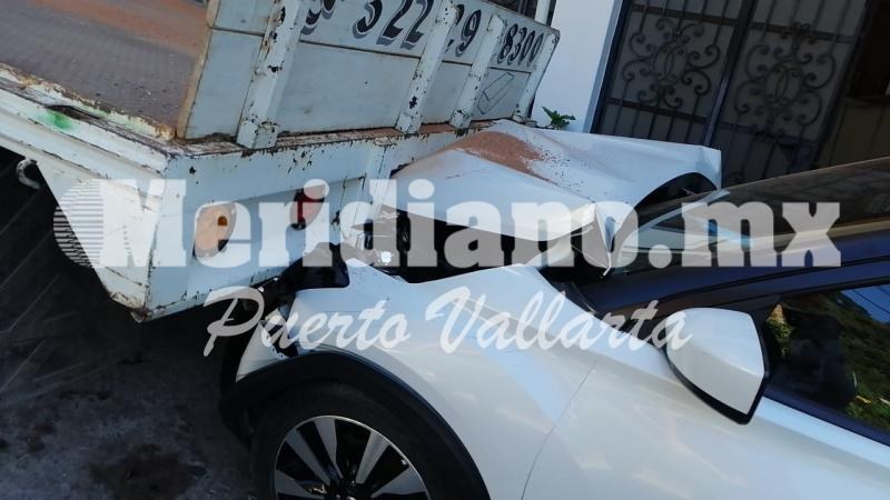 Camioneta ladrillera…   ¡destrozó una kicks  en la buenos aires!