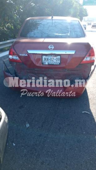 A la altura del puente ameca… ¡chocaron por alcance!