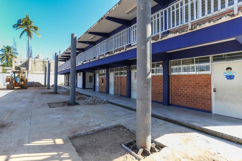 Supervisa Dávalos Construcción de Domos Para Tres Escuelas