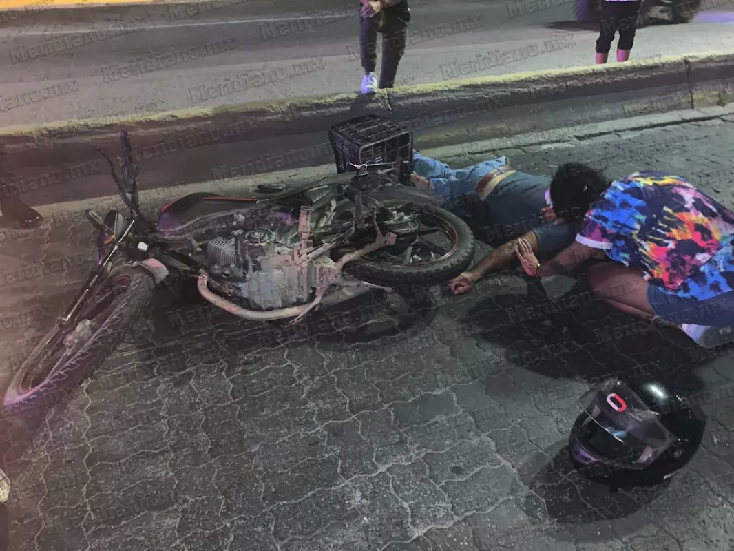 Ebrio motociclista está grave tras derrape frente a Plaza Caracol