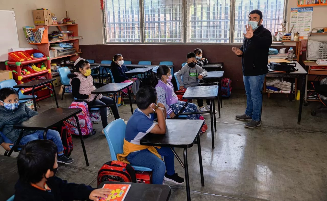 Autorizan regreso a clases presenciales en todos los niveles