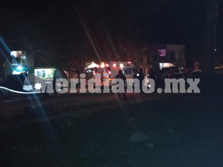 Paramedicos atienden a mujer… ¡fue lesionada a botellazos!