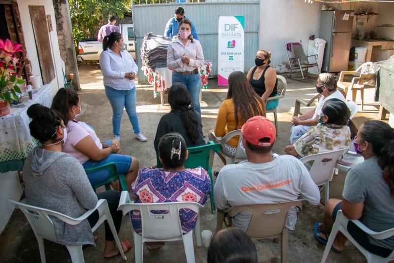 Entrega DIF Kits de Invierno a Familias de la Zona Rural
