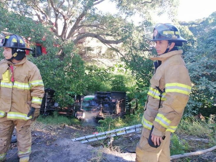 Vuelca pipa de gas LP en la colonia Lindavista de Tepic