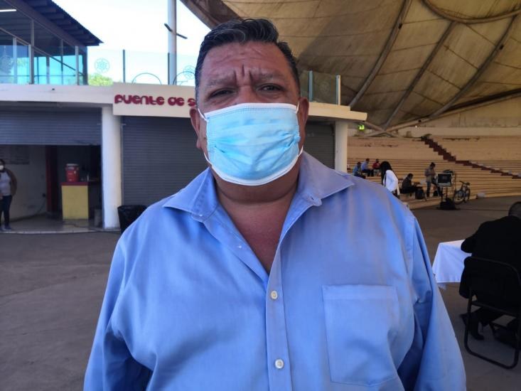 Lleva Rodolfo Santillán alegría navideña a la demarcación 10