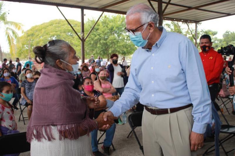 Navarro Quintero se compromete con las mujeres