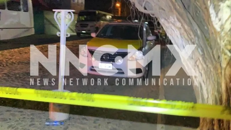 Balearon a taxista y golpearon a chofer de uber