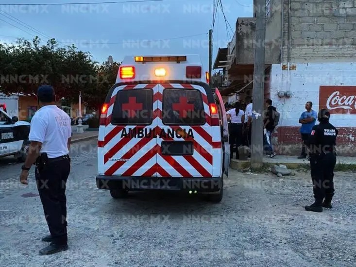 Derrapa y moto le cae encima en San Juan de Abajo