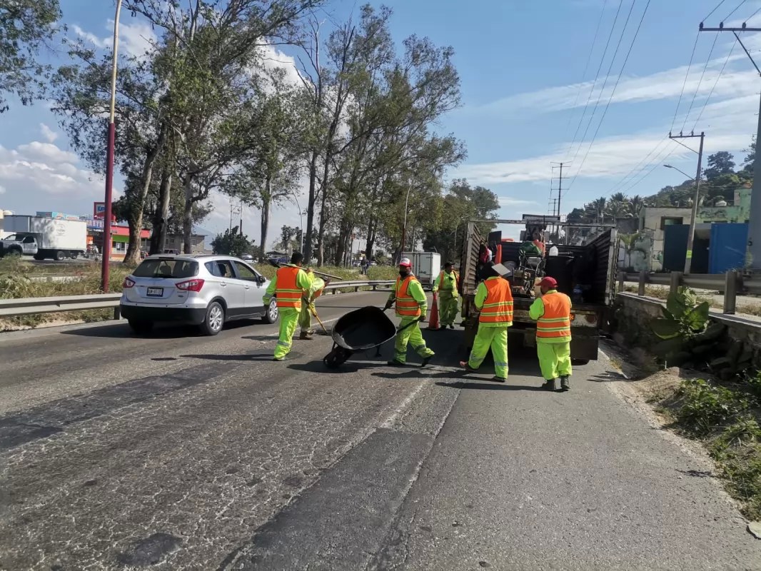 Al fin tapan baches en el Libramiento de Tepic