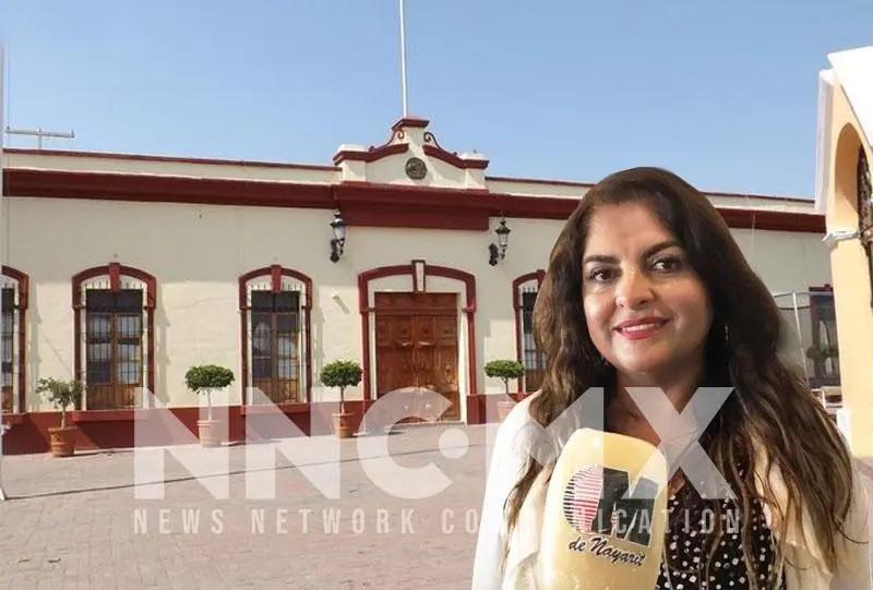 Rosa Mirna Mora Romano levanta la mano para Compostela