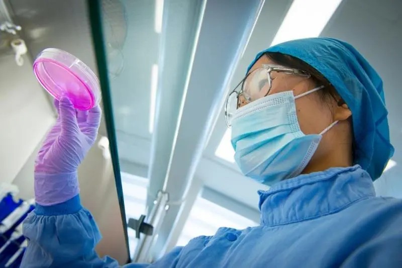 OMS: Vacuna de AstraZeneca si es efectiva en mayores de 65 años y contra nuevas variantes