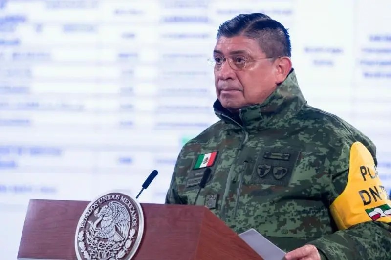 Luis Cresencio Sandoval dio positivo a COVID-19; Estuvo de gira con AMLO