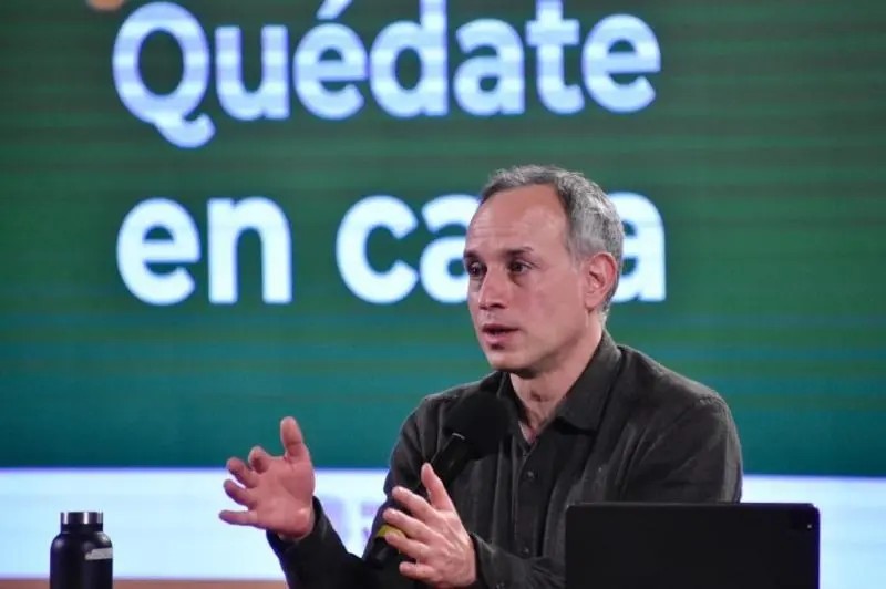 López-Gatell con síntomas leves y muy poca fiebre tras positivo a COVID-19