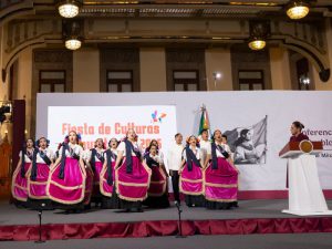 Un Zócalo para la infancia: 200 mil voces vibran en la 'Fiesta de Culturas Comunitarias'