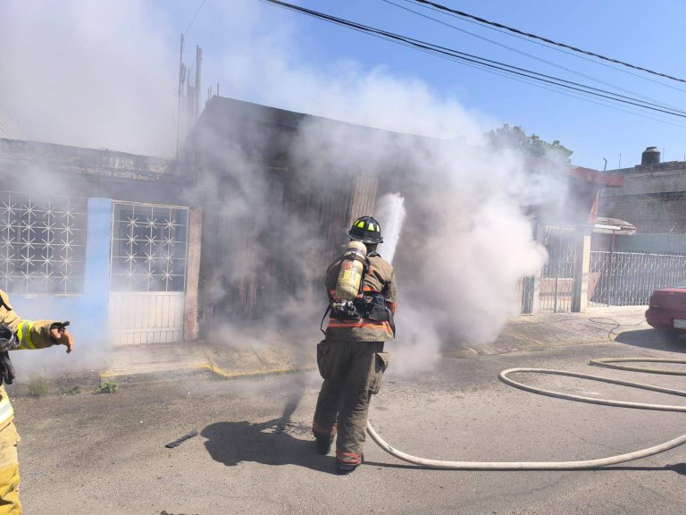 Bomberos de Tepic controlan siniestro en edificación local
